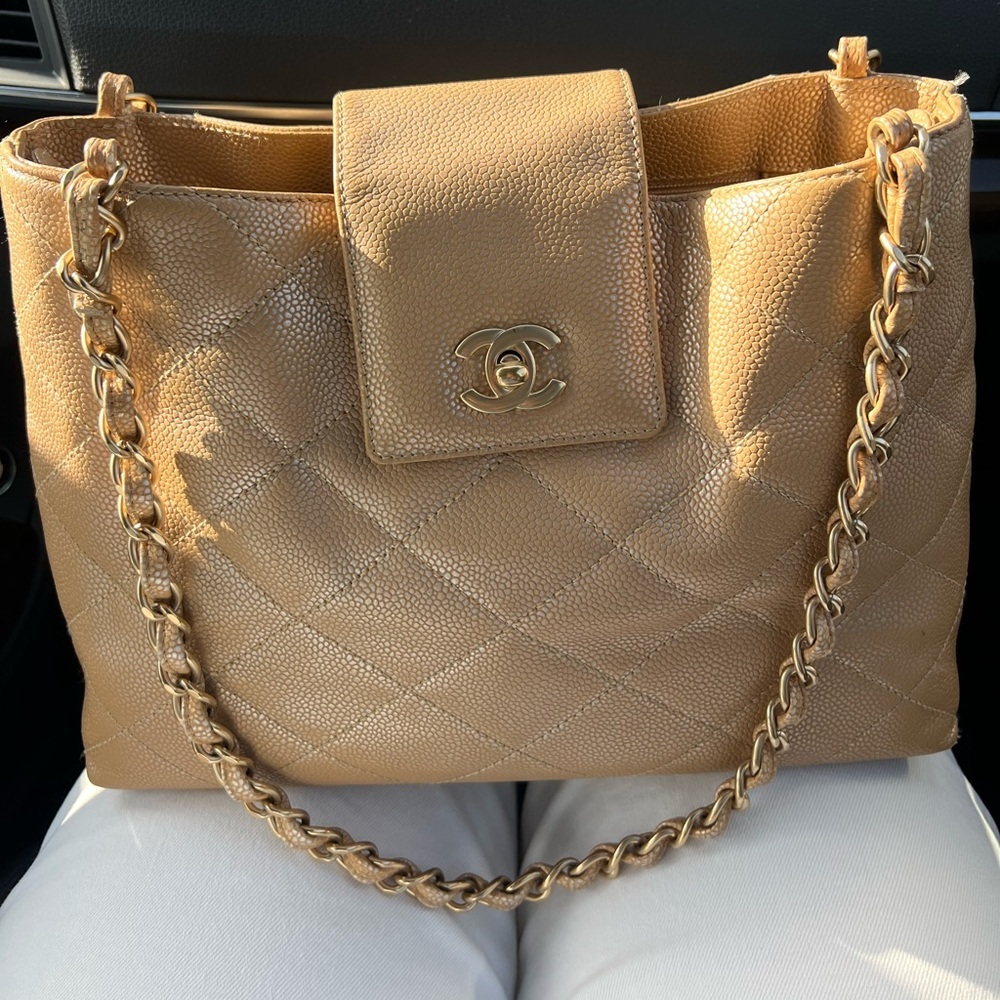 Reserved-Rare Iridescent CHANEL Kelly Vintage Bag - Picture 4 of 17